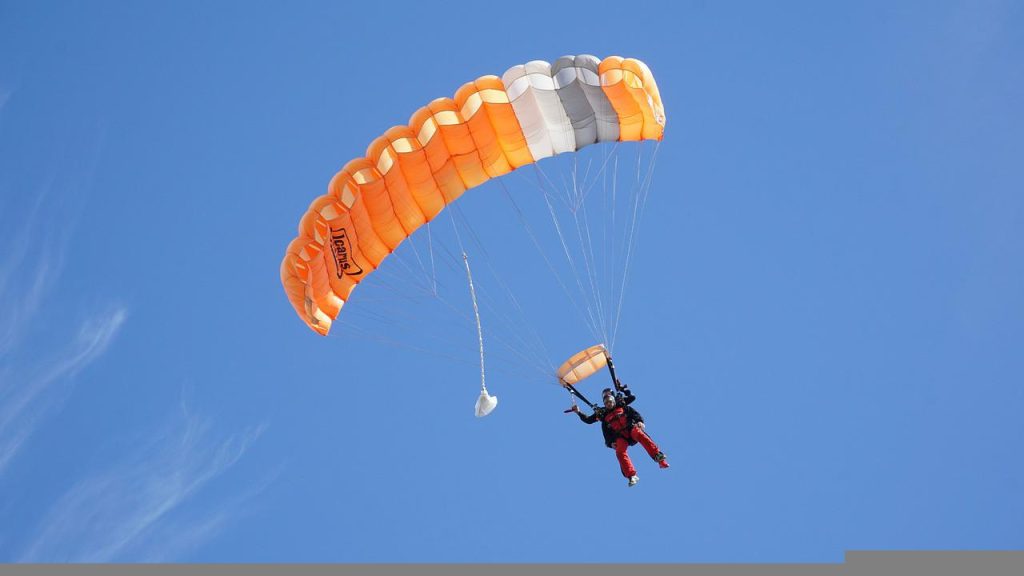 amateurs-sensations-fortes-sauts-parachute-tandem