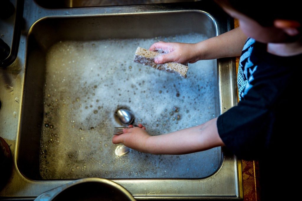 taches-pour-apprendre-enfant-etre-autonome